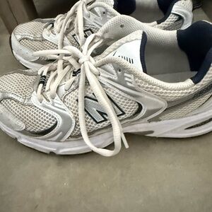 New Balance 580 White and Navy Sneakers